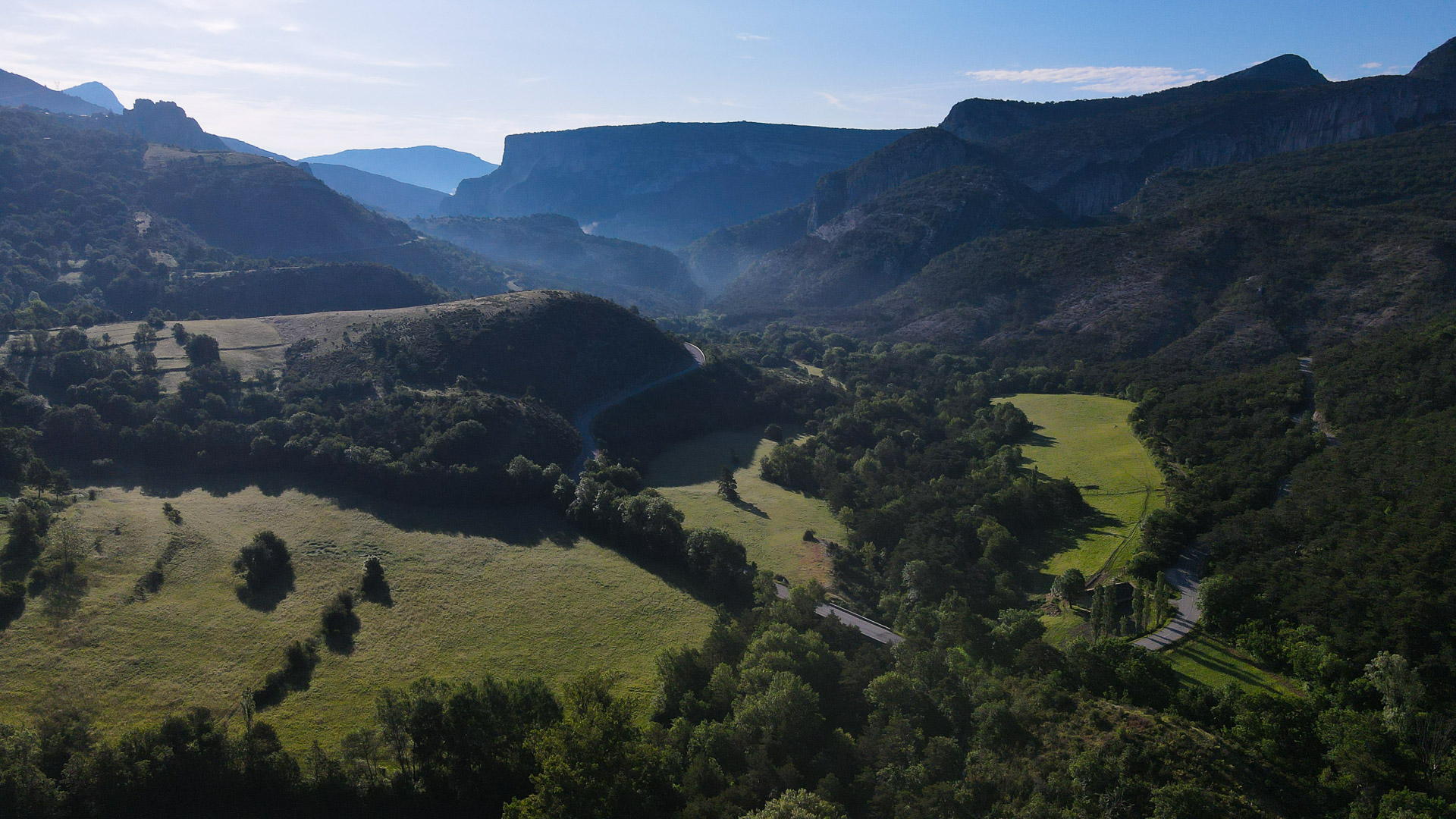 paysage verdoyant de la Vallée d'Asse