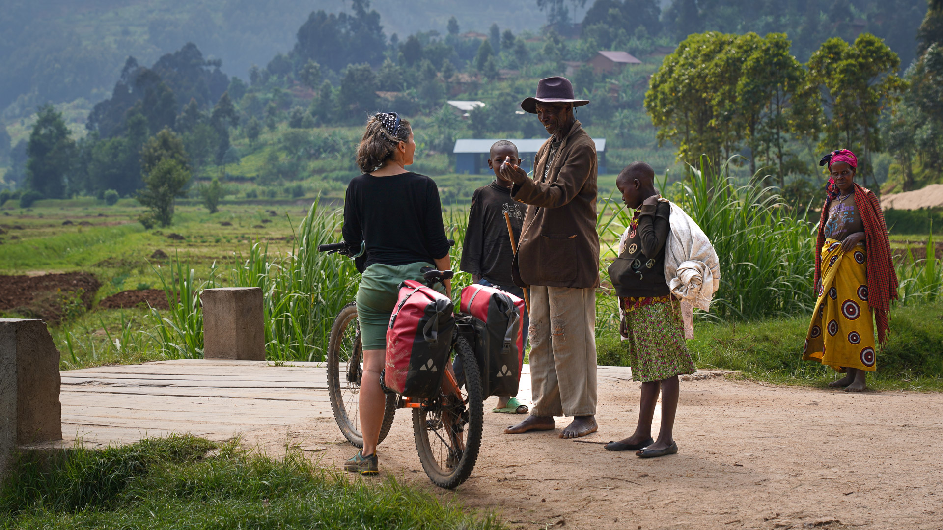 Rencontre, à vélo sur les chemins du Rwanda