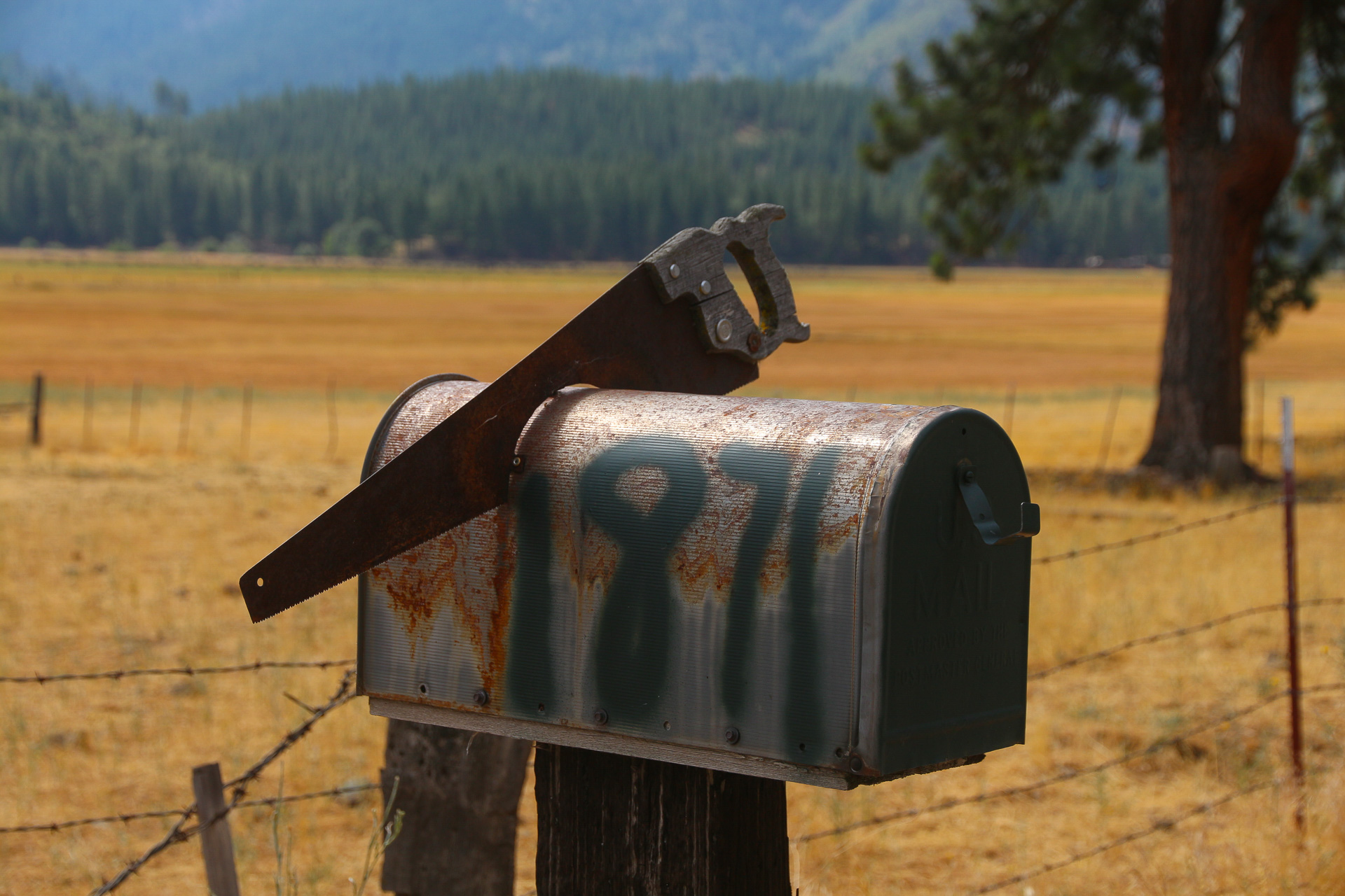 boîte aux lettres devant un ranch en Californie