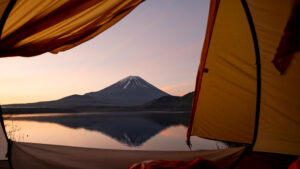 tente et bivouac devant le Mont Fuji au Japon © Xavier Pasche © Xavier Pasche